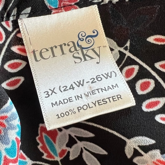 Terra & Sky 3X Floral Long Sleeve Lightweight Button Front Blouse - Picture 8 of 8